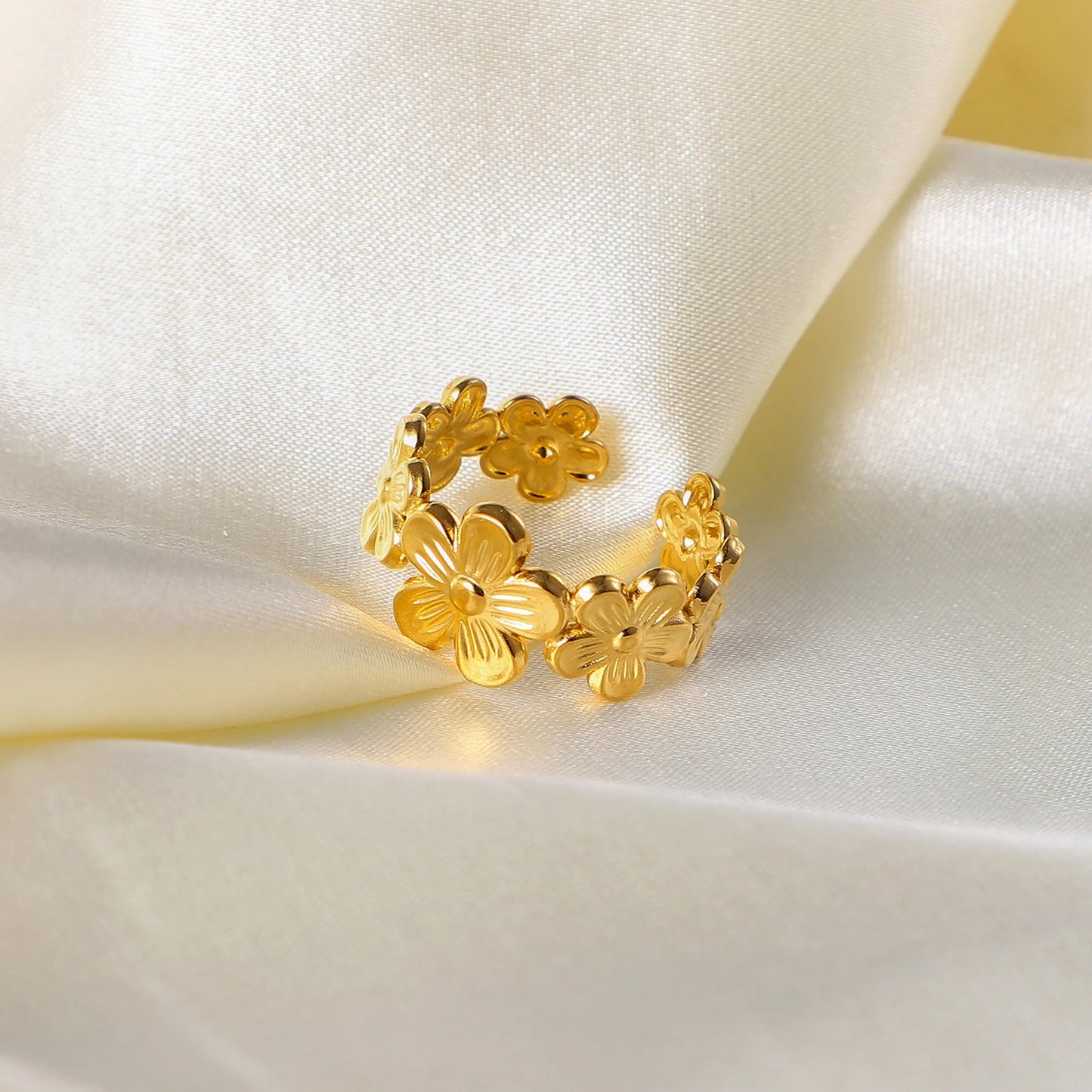 Flower Ring // Ring